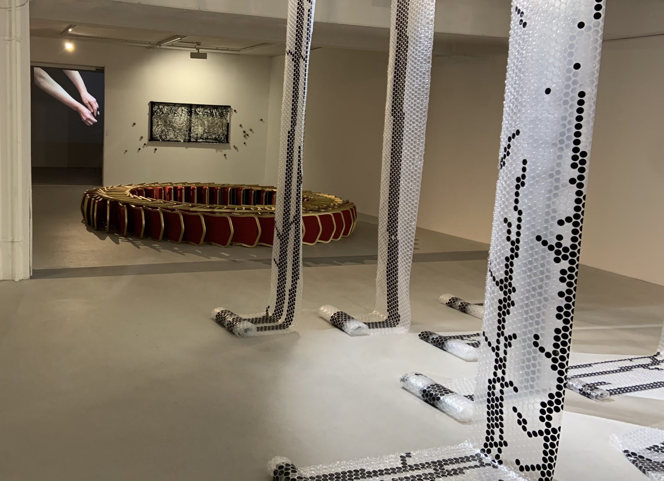 Ausstellungsansicht: Steine Räumen für den Frieden